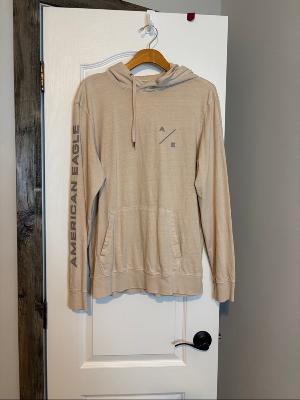 American Eagle Outfitters Men’s Tan Pullover Hoodie size large